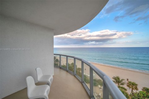 Condo in Sunny Isles Beach, Florida, 2 bedrooms  № 1033290 - photo 9