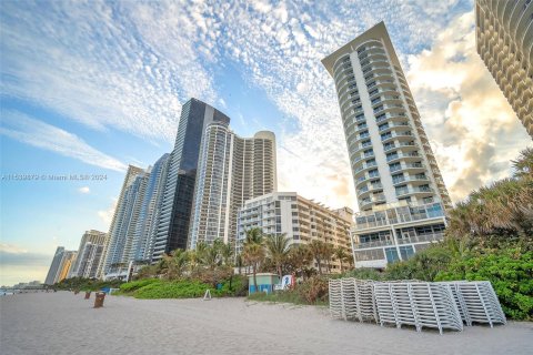 Condominio en venta en Sunny Isles Beach, Florida, 2 dormitorios, 111.58 m2 № 1033290 - foto 28