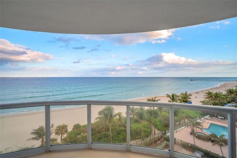 Condominio en venta en Sunny Isles Beach, Florida, 2 dormitorios, 111.58 m2 № 1033290 - foto 6