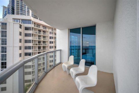 Condo in Sunny Isles Beach, Florida, 2 bedrooms  № 1033290 - photo 23