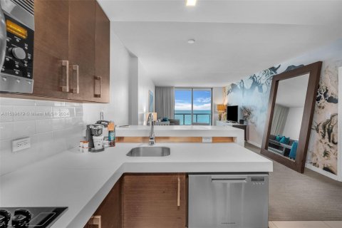 Condominio en venta en Sunny Isles Beach, Florida, 2 dormitorios, 111.58 m2 № 1033290 - foto 15