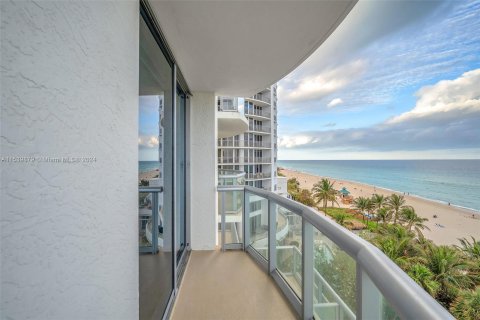 Condominio en venta en Sunny Isles Beach, Florida, 2 dormitorios, 111.58 m2 № 1033290 - foto 7