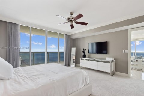 Condominio en alquiler en Hallandale Beach, Florida, 3 dormitorios, 191.84 m2 № 1021263 - foto 17