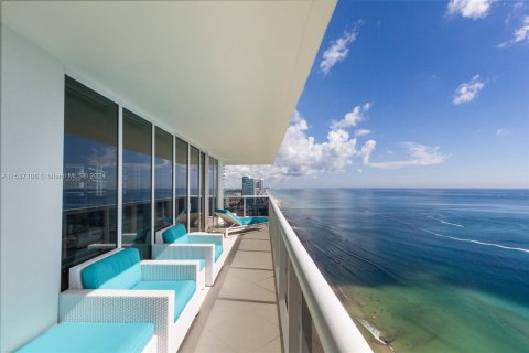 Condominio en alquiler en Hallandale Beach, Florida, 3 dormitorios, 191.84 m2 № 1021263 - foto 29