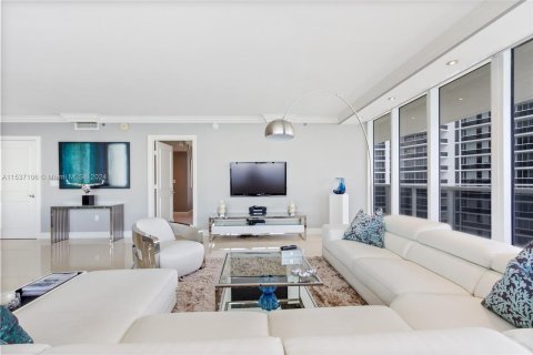Condominio en alquiler en Hallandale Beach, Florida, 3 dormitorios, 191.84 m2 № 1021263 - foto 5