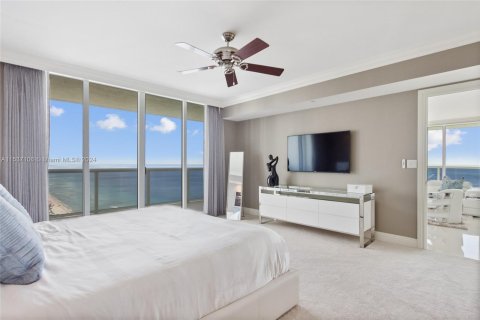 Condominio en alquiler en Hallandale Beach, Florida, 3 dormitorios, 191.84 m2 № 1021263 - foto 18