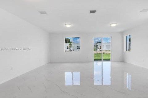 Townhouse in Miami, Florida 5 bedrooms № 1397472 - photo 8