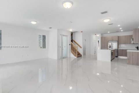 Townhouse in Miami, Florida 5 bedrooms № 1397472 - photo 7