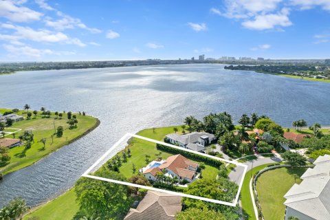 Villa ou maison à vendre à West Palm Beach, Floride: 4 chambres, 250.93 m2 № 1092398 - photo 1