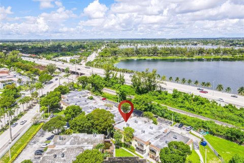 Copropriété à vendre à Miami, Floride: 2 chambres, 92.9 m2 № 1237368 - photo 1