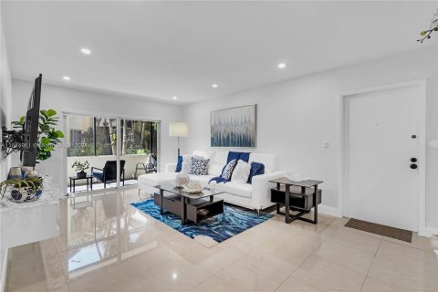 Condo in Miami, Florida, 2 bedrooms  № 1237368 - photo 4