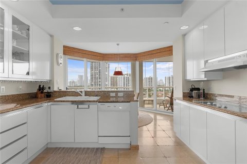 Condo in Aventura, Florida, 3 bedrooms  № 1096880 - photo 12