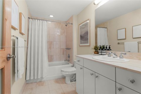 Condo in Aventura, Florida, 3 bedrooms  № 1096880 - photo 28