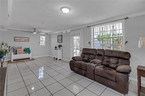 Villa ou maison à vendre à Cutler Bay, Floride: 3 chambres, 138.98 m2 № 1078371 - photo 4