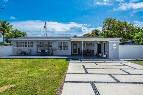 Villa ou maison à vendre à Cutler Bay, Floride: 3 chambres, 138.98 m2 № 1078371 - photo 1