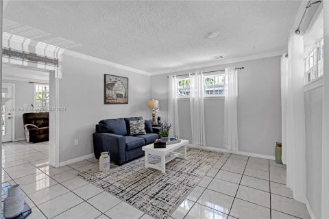 Villa ou maison à vendre à Cutler Bay, Floride: 3 chambres, 138.98 m2 № 1078371 - photo 8