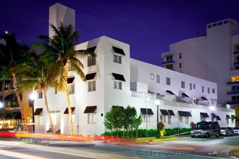 Propiedad comercial en venta en Miami Beach, Florida, 1435.99 m2 № 1049485 - foto 13