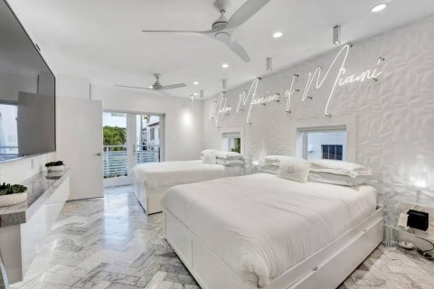 Casa en venta en Miami Beach, Florida, 3 dormitorios, 228.35 m2 № 1031967 - foto 9