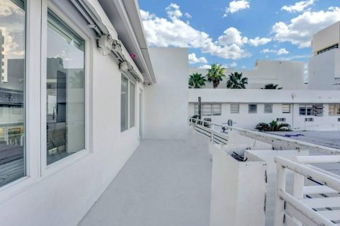 Casa en venta en Miami Beach, Florida, 3 dormitorios, 228.35 m2 № 1031967 - foto 17