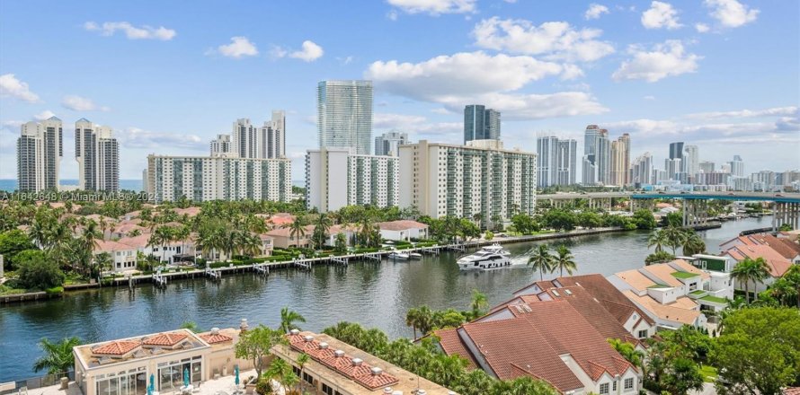 Condominio en Aventura, Florida, 1 dormitorio  № 1333573