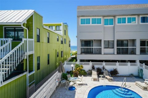 Condo in Indian Shores, Florida, 2 bedrooms  № 1376249 - photo 25