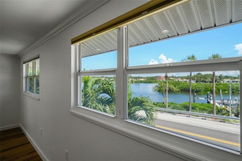 Condo in Indian Shores, Florida, 2 bedrooms  № 1376249 - photo 15