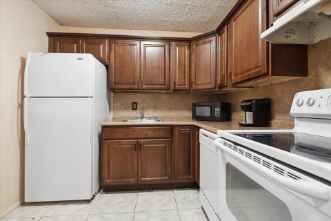 Condominio en venta en Tamarac, Florida, 1 dormitorio, 75.07 m2 № 1033905 - foto 9