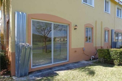 Townhouse in Homestead, Florida 3 bedrooms, 132.2 sq.m. № 1370717 - photo 3