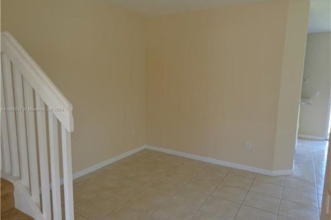 Townhouse in Homestead, Florida 3 bedrooms, 132.2 sq.m. № 1370717 - photo 2