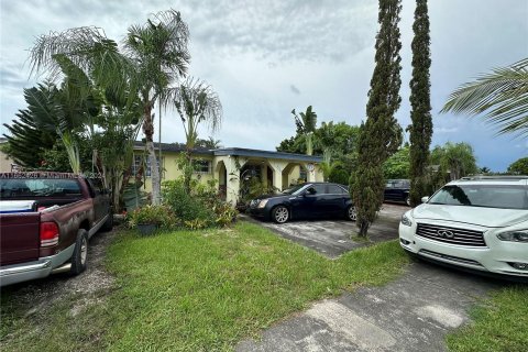 Villa ou maison à vendre à Miami, Floride: 4 chambres, 209.03 m2 № 1370768 - photo 2