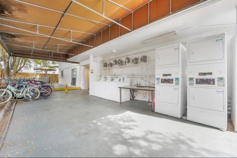 Copropriété à vendre à Miami, Floride: 2 chambres, 61.69 m2 № 1370767 - photo 22