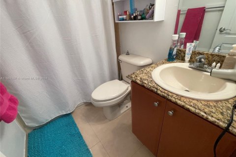 Condo in Miami, Florida, 2 bedrooms  № 1370767 - photo 17