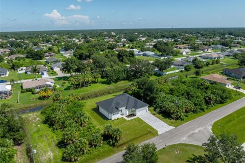 House in North Port, Florida 3 bedrooms, 170.38 sq.m. № 1320541 - photo 2