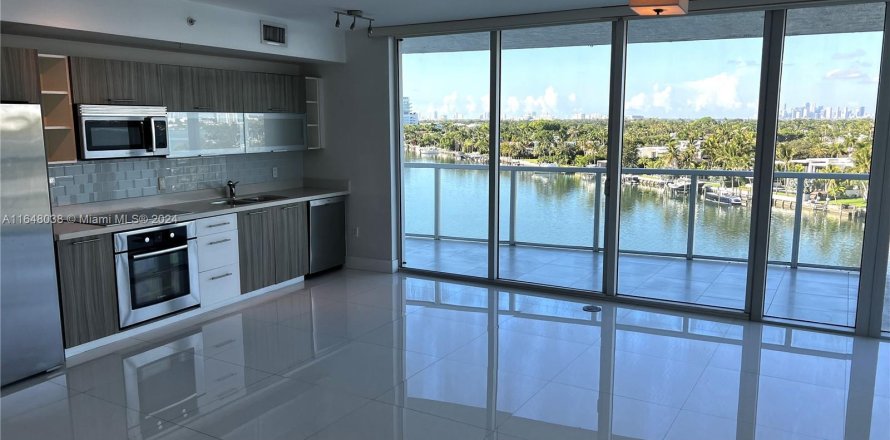 Condominio en Miami Beach, Florida, 3 dormitorios  № 1331272