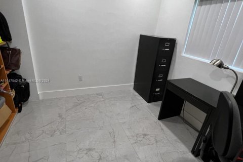 House in Miami, Florida 4 bedrooms, 161.93 sq.m. № 1331266 - photo 29