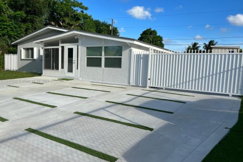 House in Miami, Florida 4 bedrooms, 161.93 sq.m. № 1331266 - photo 3