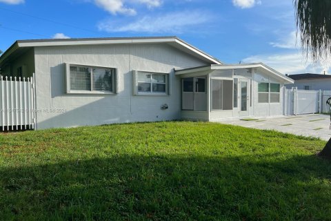 House in Miami, Florida 4 bedrooms, 161.93 sq.m. № 1331266 - photo 4