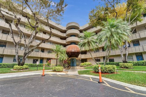 Condominio en venta en Pembroke Pines, Florida, 2 dormitorios, 94.85 m2 № 1230836 - foto 1