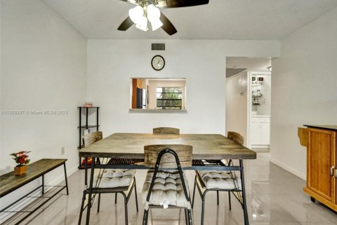 Condominio en venta en Pembroke Pines, Florida, 2 dormitorios, 94.85 m2 № 1230836 - foto 25