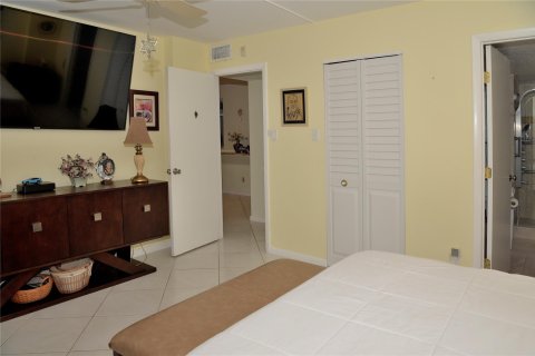 Condo in Pompano Beach, Florida, 2 bedrooms  № 1163292 - photo 25