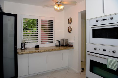 Condominio en venta en Pompano Beach, Florida, 2 dormitorios, 117.06 m2 № 1163292 - foto 11