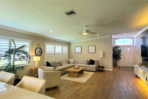 House in Delray Beach, Florida 2 bedrooms, 150.87 sq.m. № 1390071 - photo 23