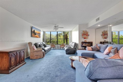 Condo in Coconut Creek, Florida, 2 bedrooms  № 1389579 - photo 11