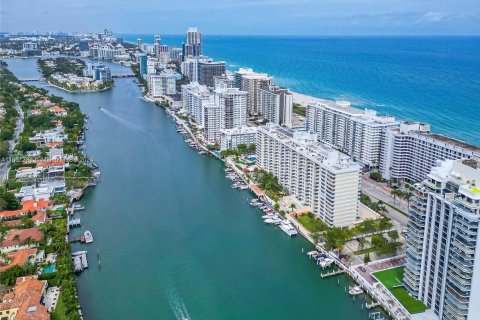 Condo in Miami Beach, Florida, 1 bedroom  № 1345106 - photo 8