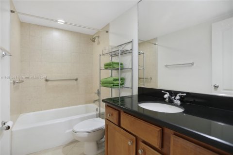 Condominio en alquiler en Miami Beach, Florida, 1 dormitorio, 86.4 m2 № 1345106 - foto 20