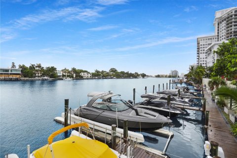 Condo in Miami Beach, Florida, 1 bedroom  № 1345106 - photo 30