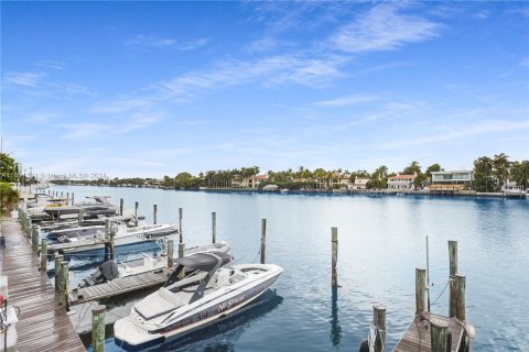 Condo in Miami Beach, Florida, 1 bedroom  № 1345106 - photo 29