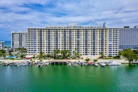 Condo in Miami Beach, Florida, 1 bedroom  № 1345106 - photo 9