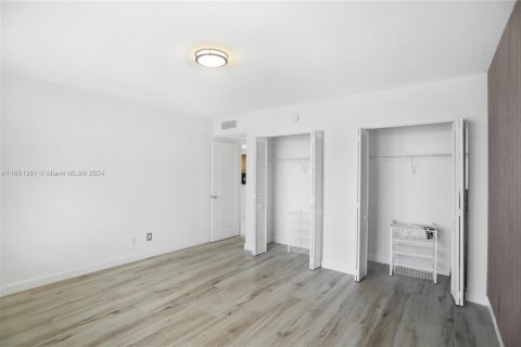 Condominio en alquiler en Miami Beach, Florida, 1 dormitorio, 86.4 m2 № 1345106 - foto 19