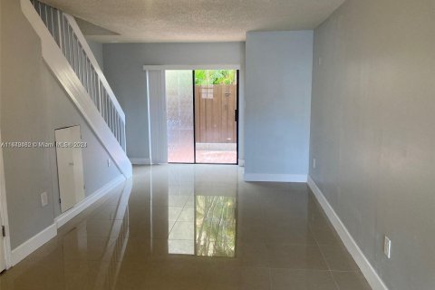 Touwnhouse à louer à Miami, Floride: 1 chambre, 57.97 m2 № 1345147 - photo 3